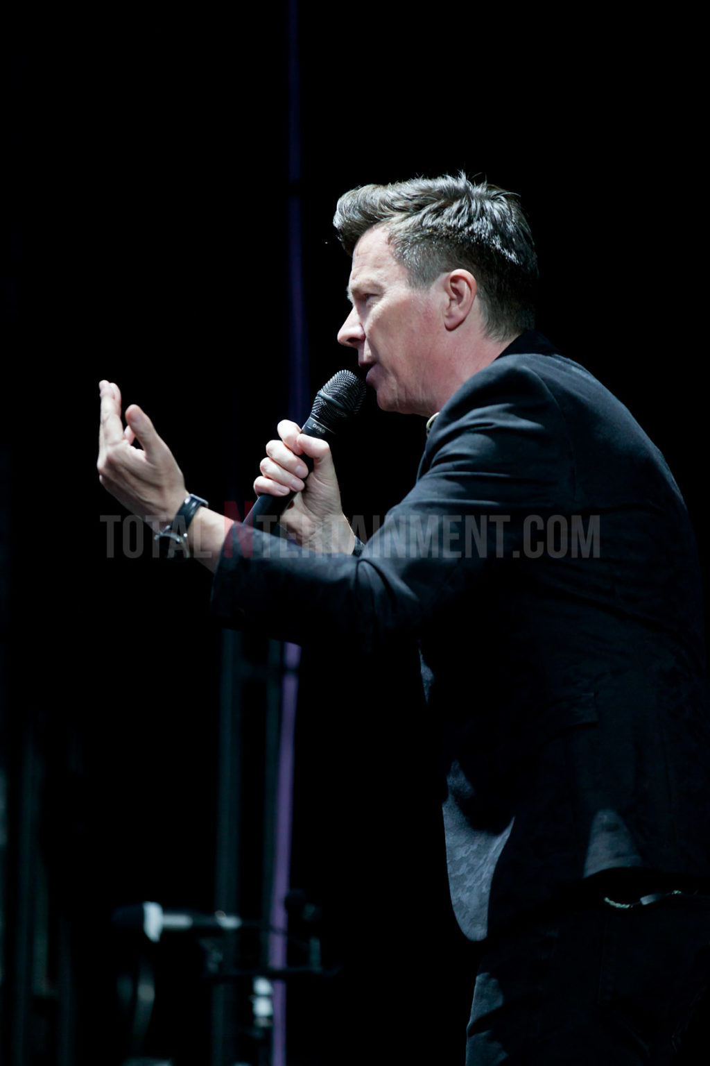 Rick Astley, Haydock Racecourse, Jo Forrest, Review, TotalNtertainment, Music