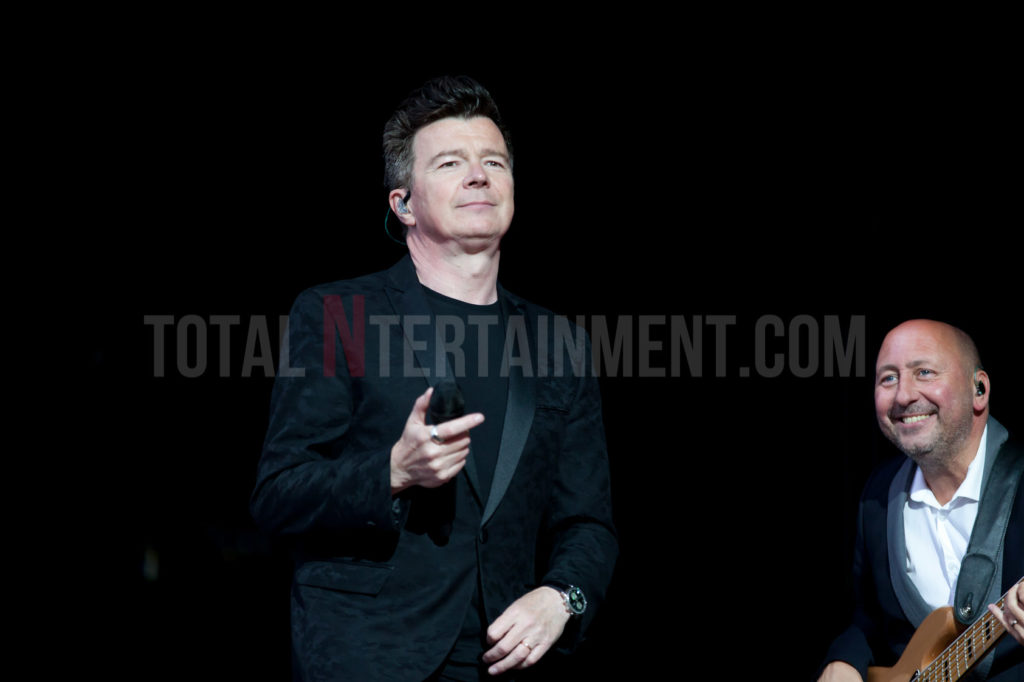 Rick Astley, Haydock Racecourse, Jo Forrest, Review, TotalNtertainment, Music