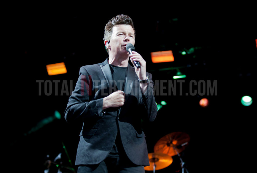 Rick Astley, Haydock Racecourse, Jo Forrest, Review, TotalNtertainment, Music
