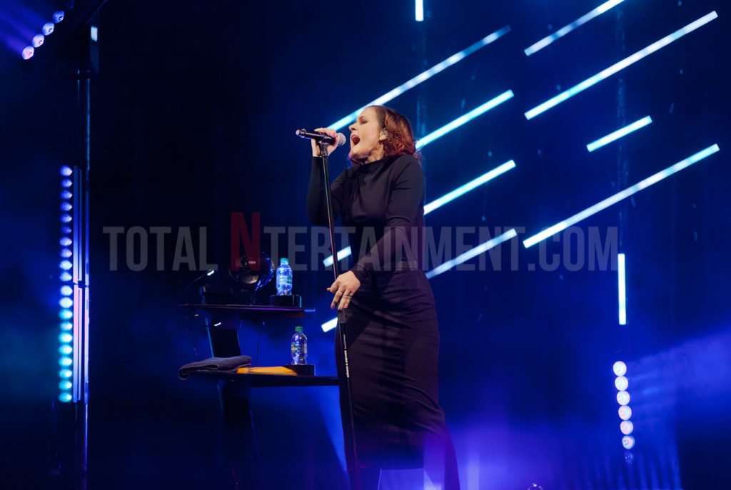 Alison Moyet, Tour, Review, Leeds, First Direct Arena, Jo Forrest, TotalNtertainment