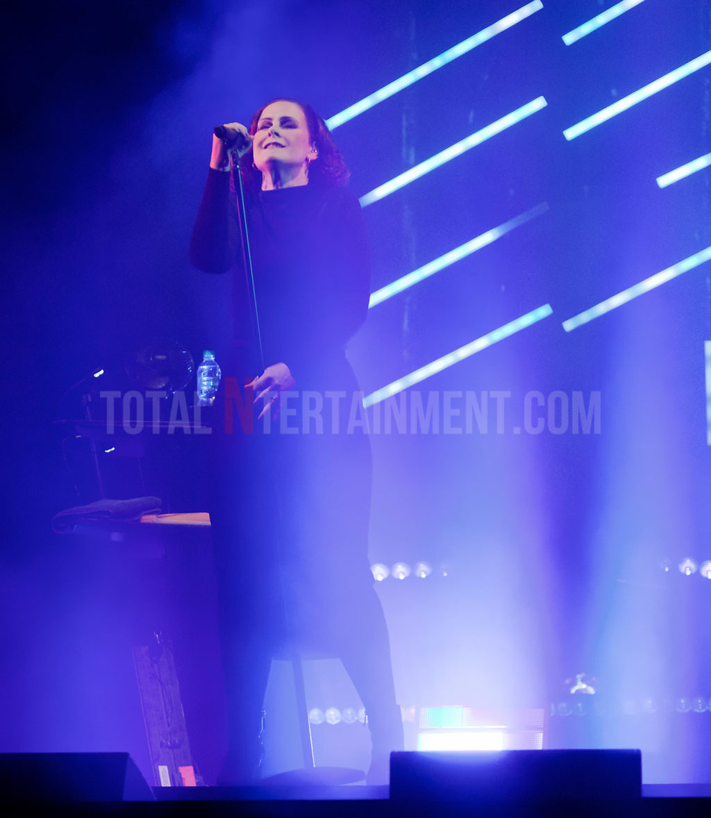 Alison Moyet, Tour, Review, Leeds, First Direct Arena, Jo Forrest, TotalNtertainment