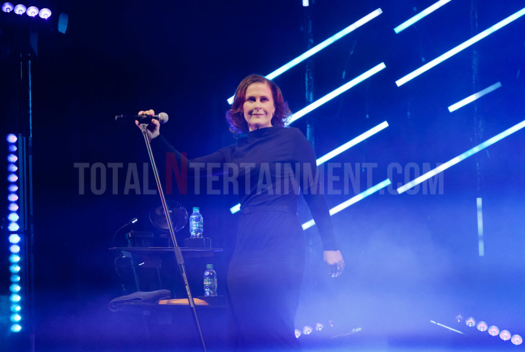 Alison Moyet, Tour, Review, Leeds, First Direct Arena, Jo Forrest, TotalNtertainment
