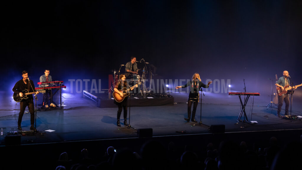 Jo Forrest, Live Event, Music Photography, Totalntertainment, Ward Thomas, York Barbican,