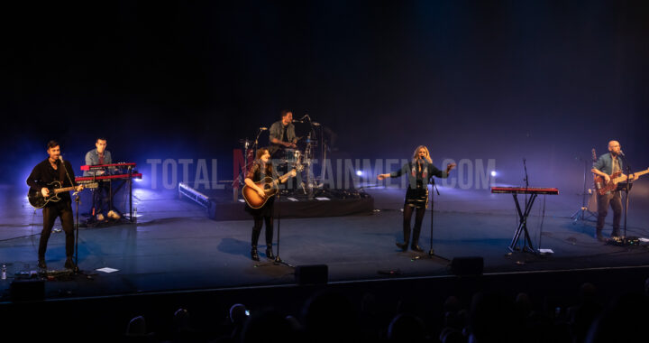 Ward Thomas live at York Barbican