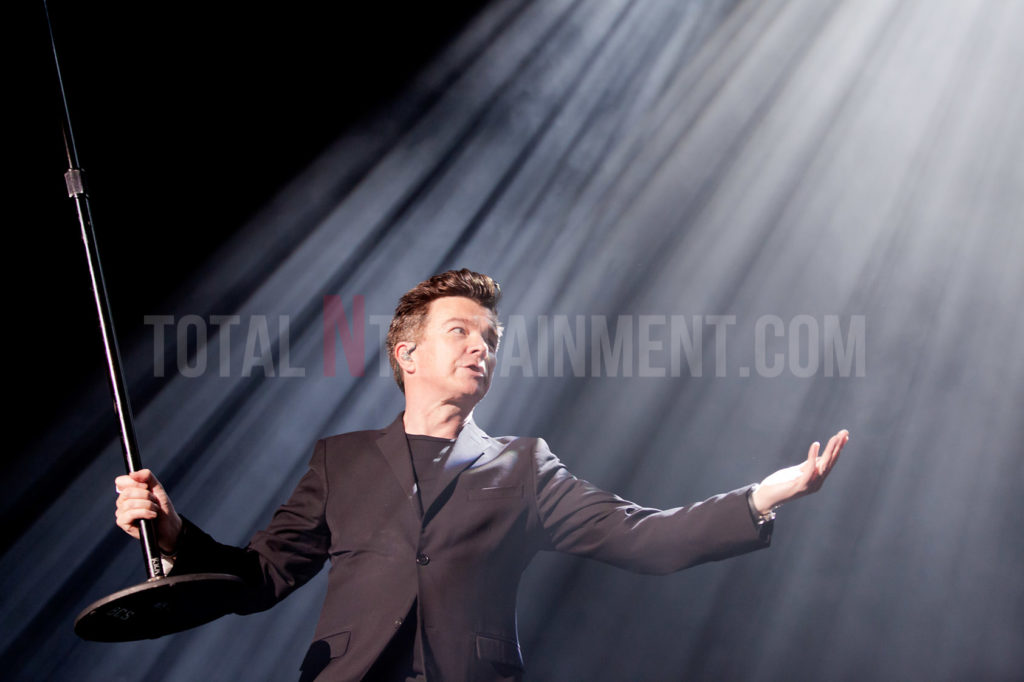 Rick Astley, Leeds, First Direct Arena, Jo Forrest, Review, Tour, TotalNtertainment