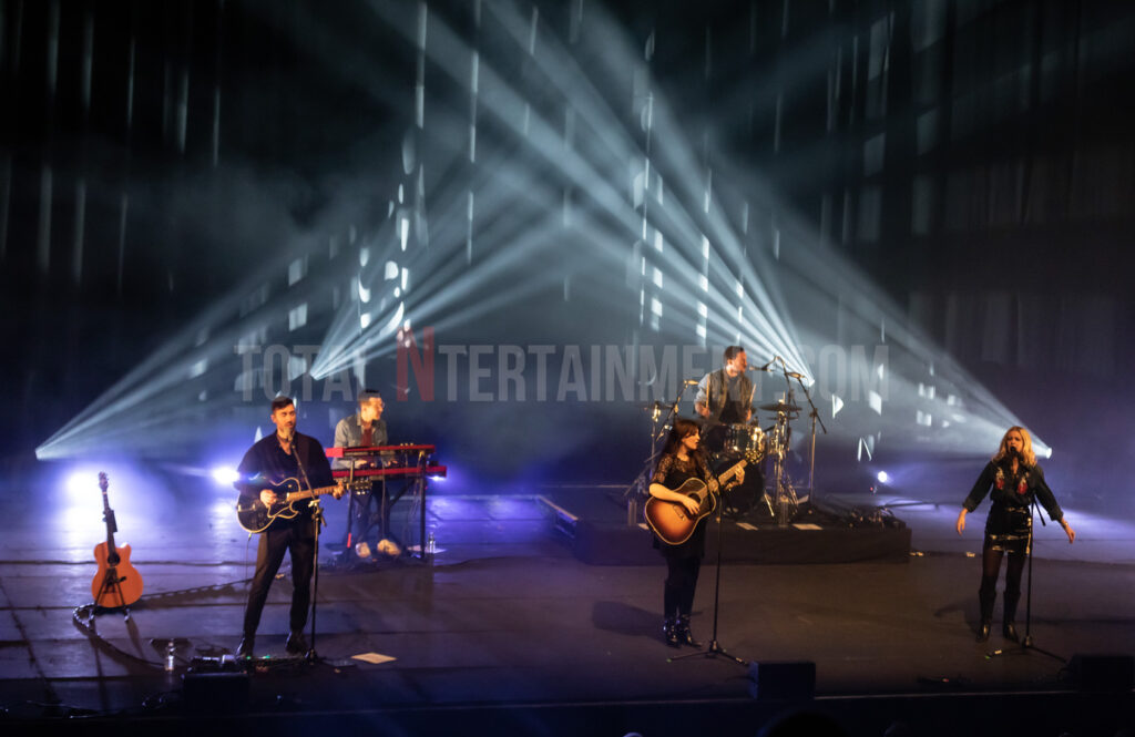 Jo Forrest, Live Event, Music Photography, Totalntertainment, Ward Thomas, York Barbican,