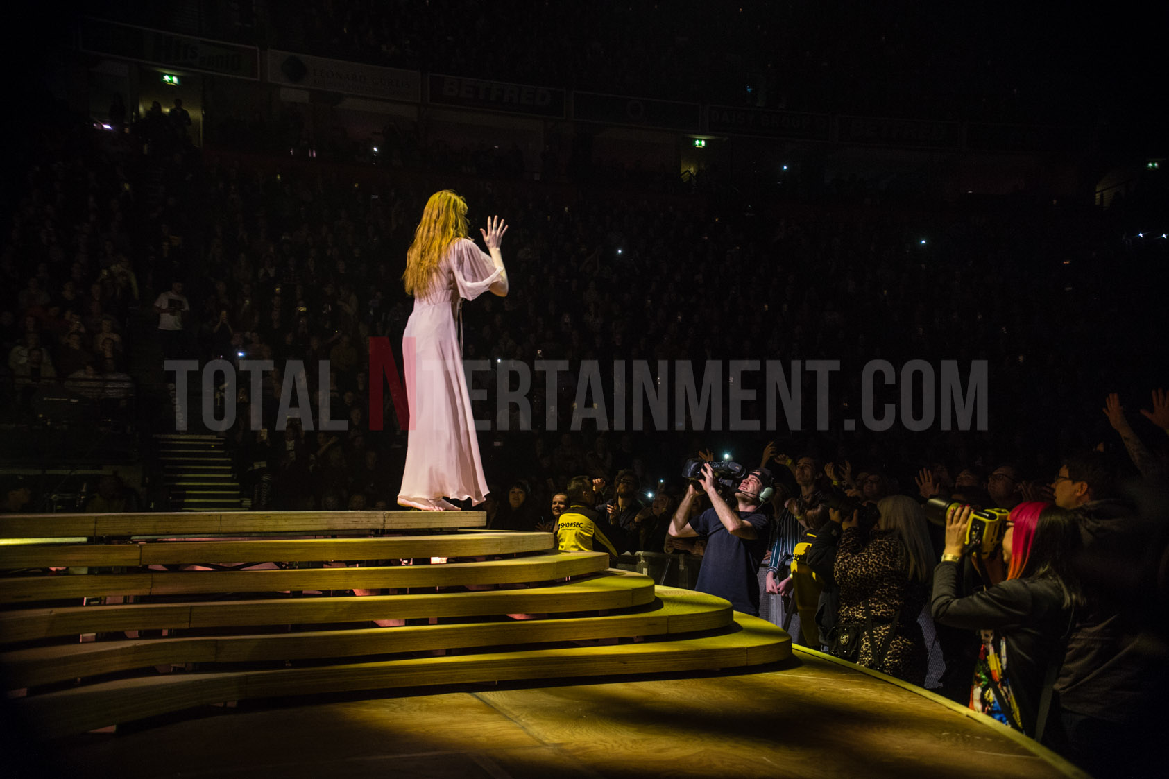 Florence & The Machine, Manchester, TotalNtertainment, Review, Chris Ryan