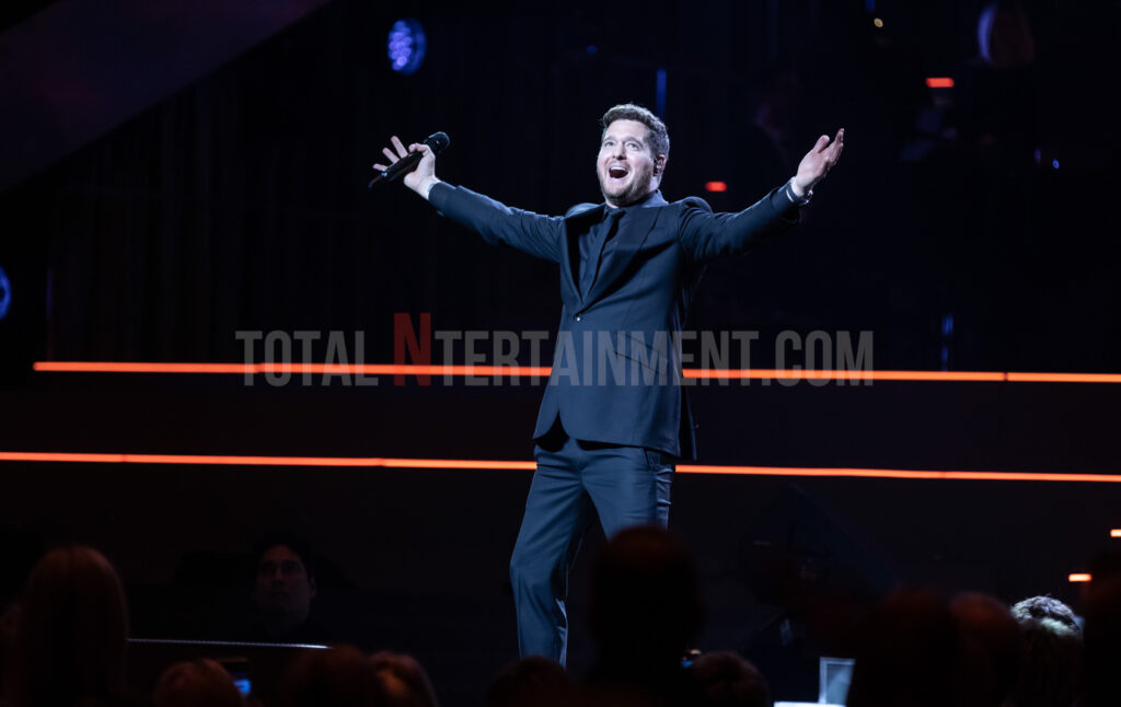 Michael Bublé, Music News, Live, First Direct Arena, Jo Forrest, TotalNtertainment, Music Photography