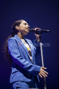 Alessia Cara, Review, Jo Forrest, TotalNtertainment, Leeds, Music, 