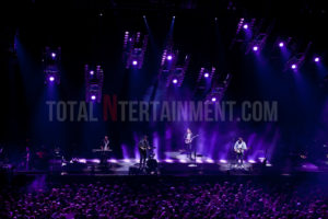 Mumford & Sons, First Direct Arena, Leeds, TotalNtertainment, Music, Jo Forrest, Review