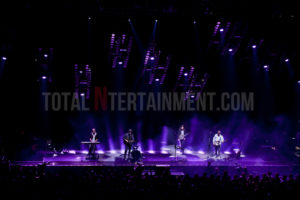 Mumford & Sons, First Direct Arena, Leeds, TotalNtertainment, Music, Jo Forrest, Review