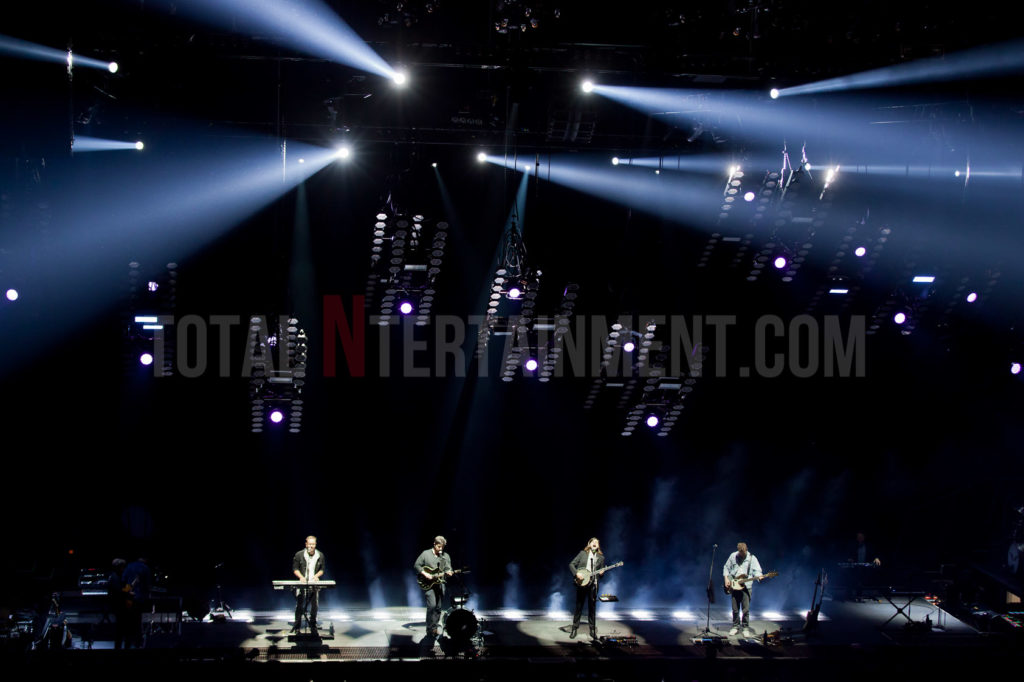 Mumford & Sons, First Direct Arena, Leeds, TotalNtertainment, Music, Jo Forrest, Review