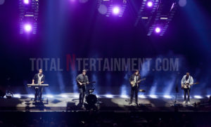 Mumford & Sons, First Direct Arena, Leeds, TotalNtertainment, Music, Jo Forrest, Review