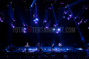 Mumford & Sons, First Direct Arena, Leeds, TotalNtertainment, Music, Jo Forrest, Review