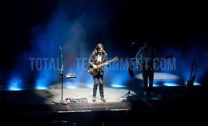 Mumford & Sons, First Direct Arena, Leeds, TotalNtertainment, Music, Jo Forrest, Review