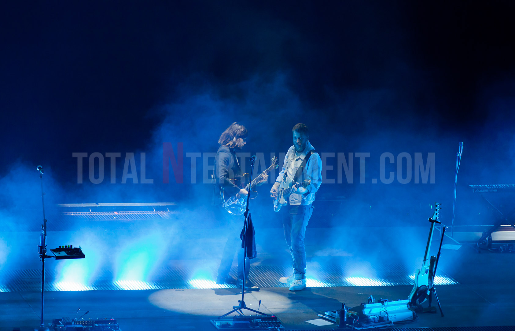 Mumford & Sons, First Direct Arena, Leeds, TotalNtertainment, Music, Jo Forrest, Review