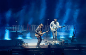 Mumford & Sons, First Direct Arena, Leeds, TotalNtertainment, Music, Jo Forrest, Review