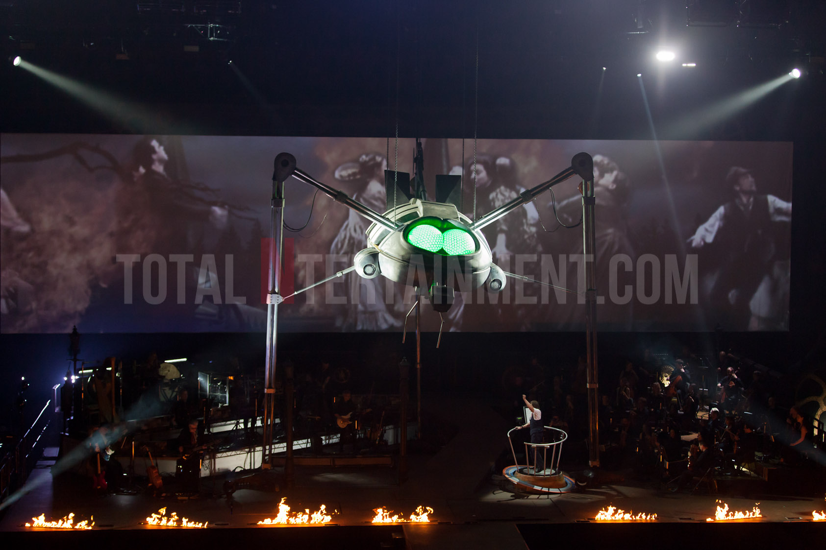 War of the Worlds, Jeff, Wayne, Musical, Leeds, First Direct Arena, Review, Jo Forrest, Graham Finney, TotalNtertainment