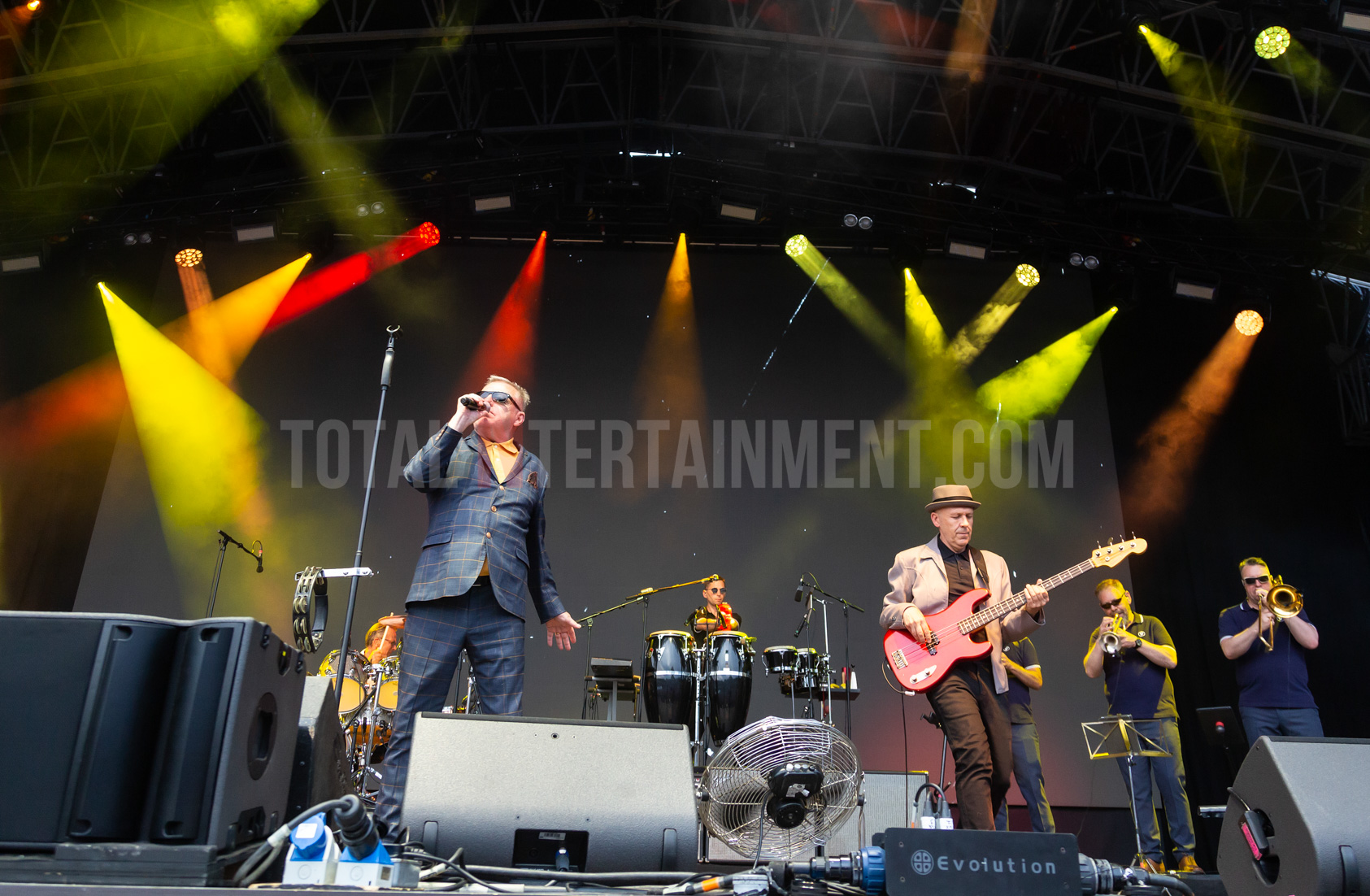 Jo Forrest, Live Event, Music Photography, Totalntertainment, The Piece Hall, Halifax, Music Photography, Madness