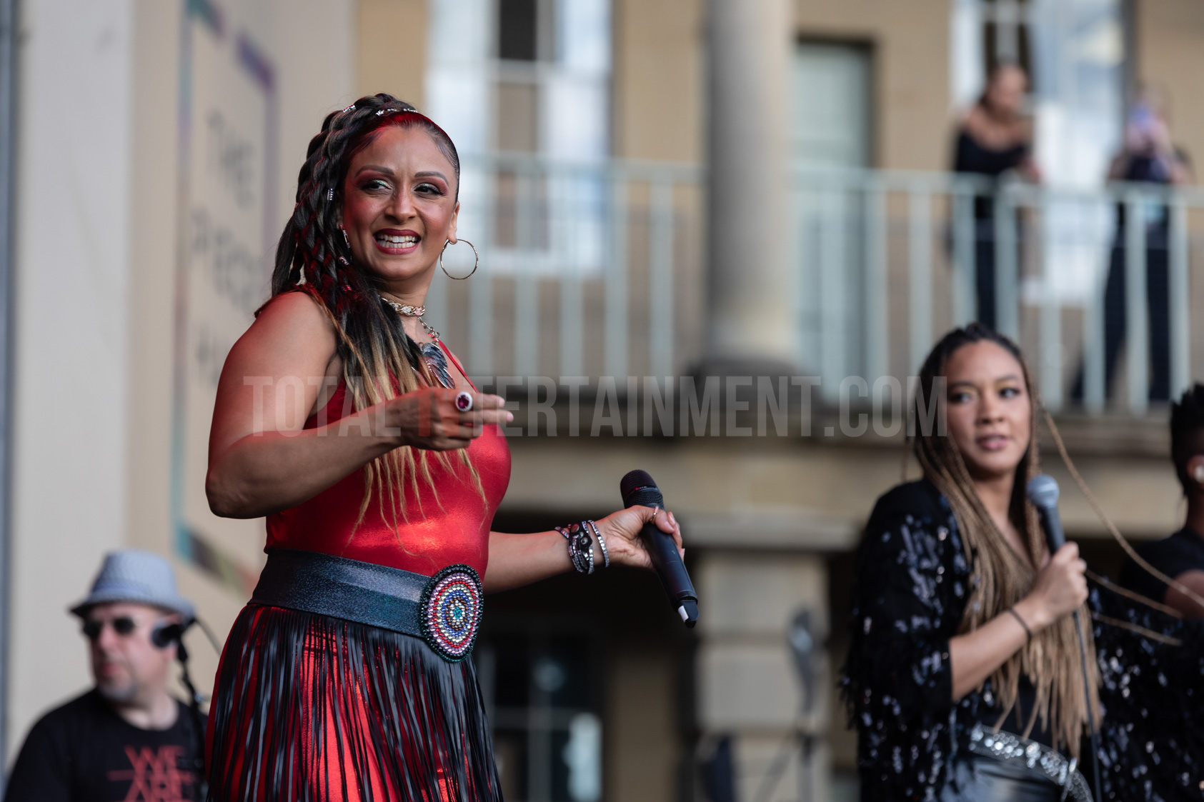 Jo Forrest, Live Event, Music Photography, Totalntertainment, Sister Sledge, The Piece Hall, Halifax, Music Photography