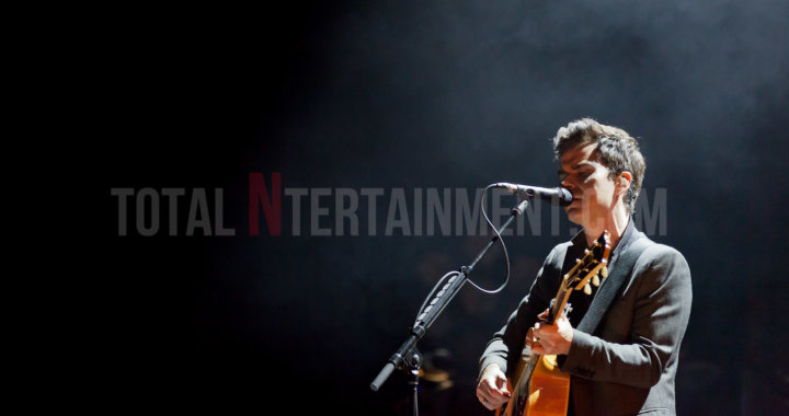 Kelly Jones Spends an Intimate Saturday Night with Fans in York