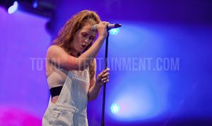 Rae Morris, Leeds festival, Jo Forrest, review, TotalNtertainment, Leeds