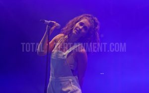 Rae Morris, Leeds festival, Jo Forrest, review, TotalNtertainment, Leeds