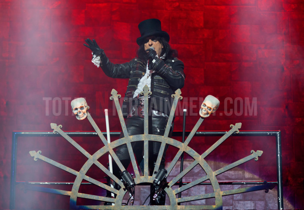 Alice Cooper, TotalNtertainment, Review, Music, Jo Forrest, Leeds, First Direct Arena