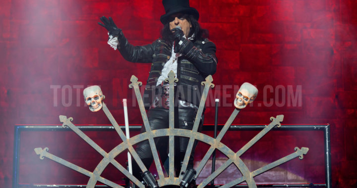 Alice Cooper puts on a spectacular show in Leeds