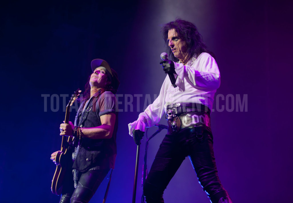 Alice Cooper, TotalNtertainment, Review, Music, Jo Forrest, Leeds, First Direct Arena