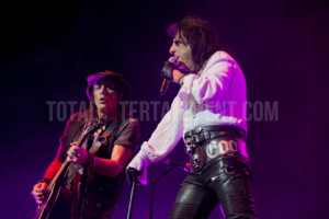 Alice Cooper, TotalNtertainment, Review, Music, Jo Forrest, Leeds, First Direct Arena