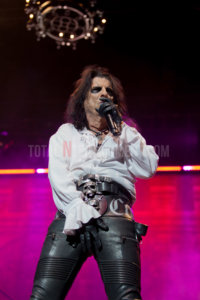 Alice Cooper, TotalNtertainment, Review, Music, Jo Forrest, Leeds, First Direct Arena