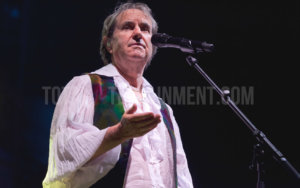 Chris De Burgh, York, Music, Review, Jo Forrest, TotalNtertainment, York Barbican