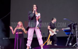 Dua lipa, Leeds Festival, Jo Forrest, review, TotalNtertainment, Leeds