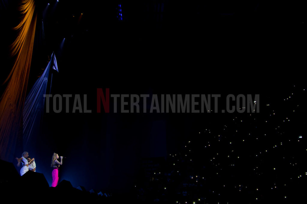 Keelie Walker, Westlife, First Direct Arena, Leeds, TotalNtertainment, Jo Forrest, Review