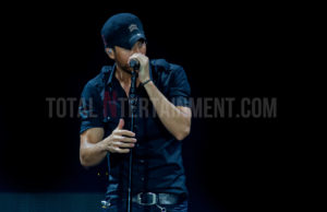 Enrique Iglesias, Manchester, TotalNtertainment, Jo Forrest, Review