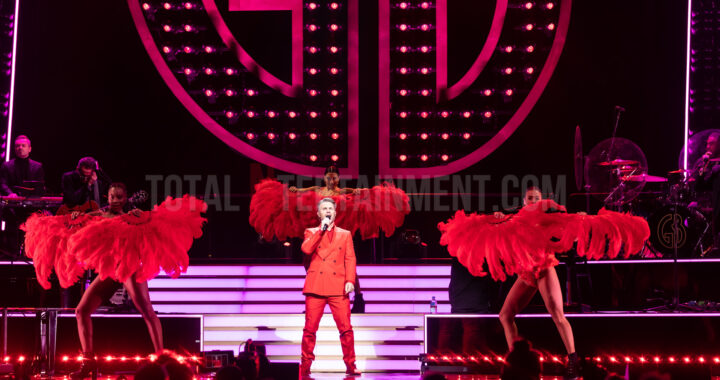 Gary Barlow puts on Feathery display in Leeds