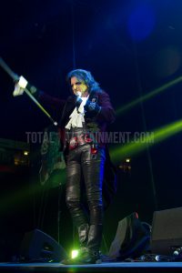 Hollywood Vampires, Manchester, Jo Forrest, TotalNtertainment, Music, Johnny Depp, Alice Cooper, Joe Perry