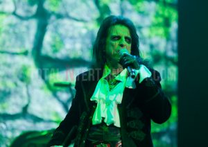 Hollywood Vampires, Manchester, Jo Forrest, TotalNtertainment, Music, Johnny Depp, Alice Cooper, Joe Perry