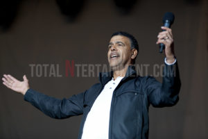 Chris Kamara, Leeds, Elland Road, Music, Kaiser Chiefs, TotalNtertainment, Review, Jo Forrest