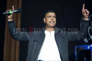 Chris Kamara, Leeds, Elland Road, Music, Kaiser Chiefs, TotalNtertainment, Review, Jo Forrest