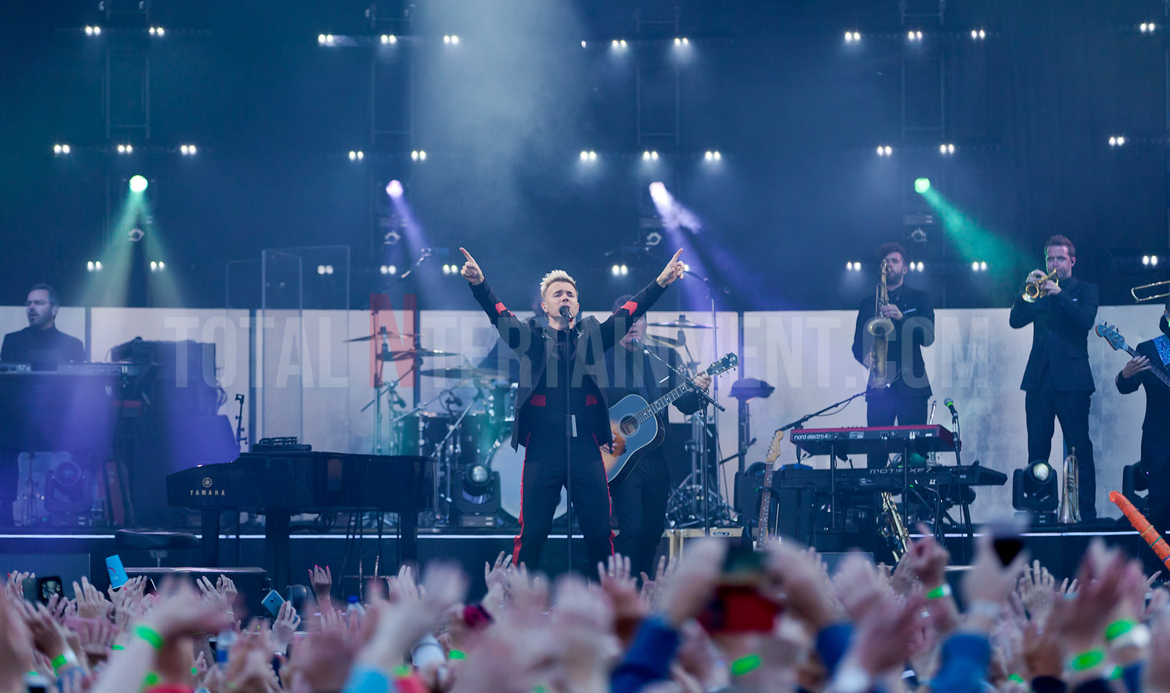 Gary Barlow sends fans wild at Scarborough