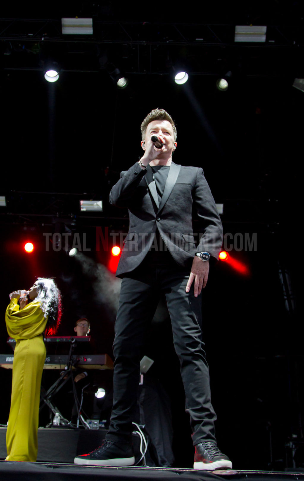 Rick Astley, Haydock Racecourse, Jo Forrest, Review, TotalNtertainment, Music