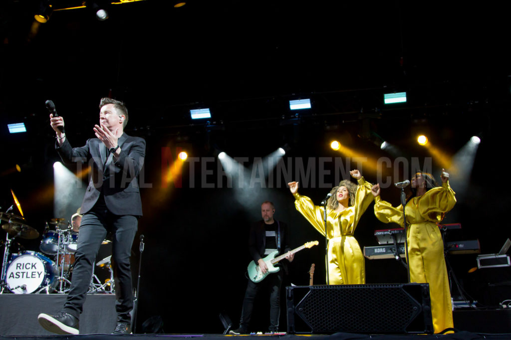 Rick Astley, Haydock Racecourse, Jo Forrest, Review, TotalNtertainment, Music