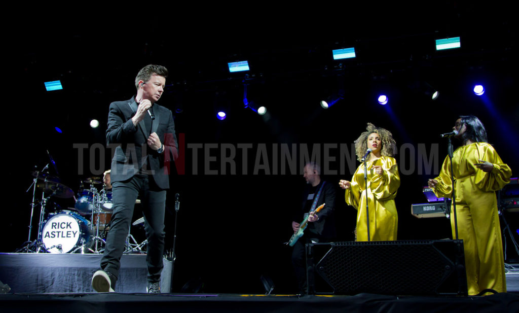 Rick Astley, Haydock Racecourse, Jo Forrest, Review, TotalNtertainment, Music
