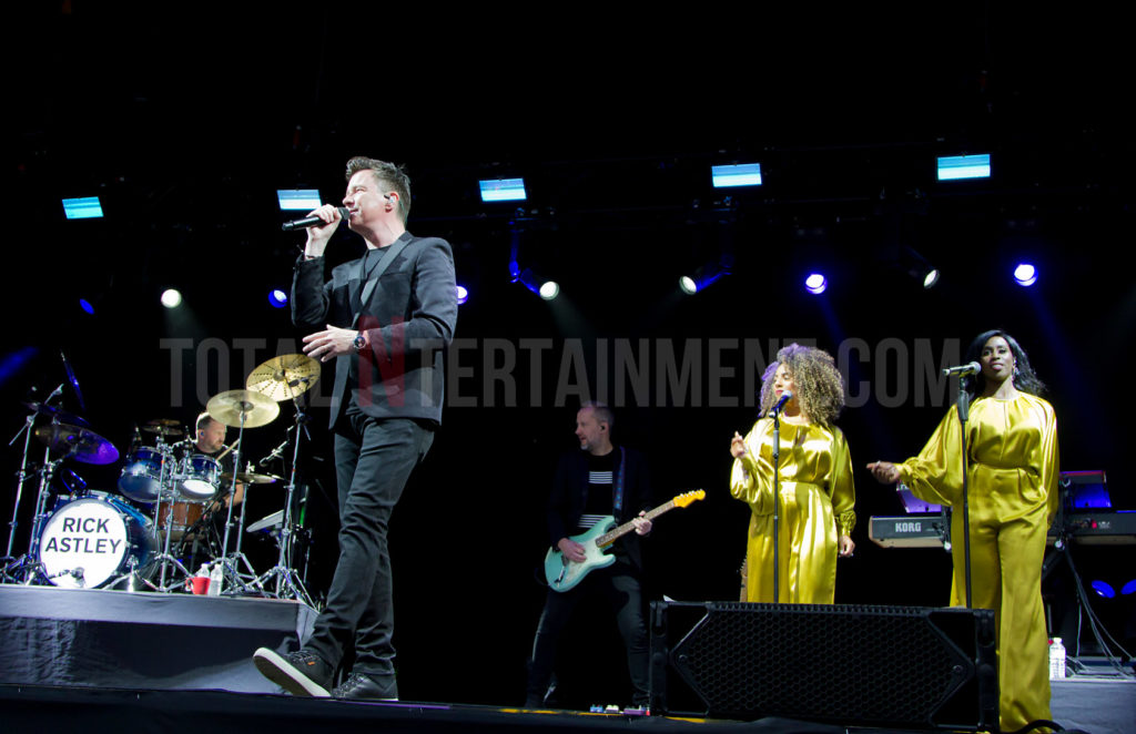 Rick Astley, Haydock Racecourse, Jo Forrest, Review, TotalNtertainment, Music