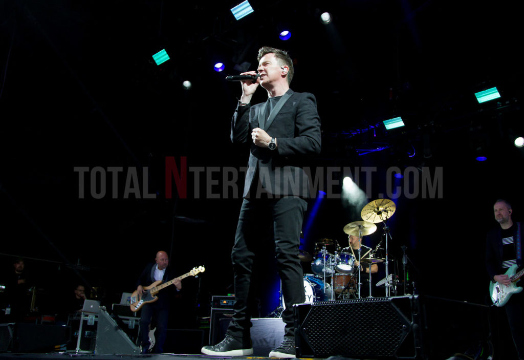Rick Astley, Haydock Racecourse, Jo Forrest, Review, TotalNtertainment, Music