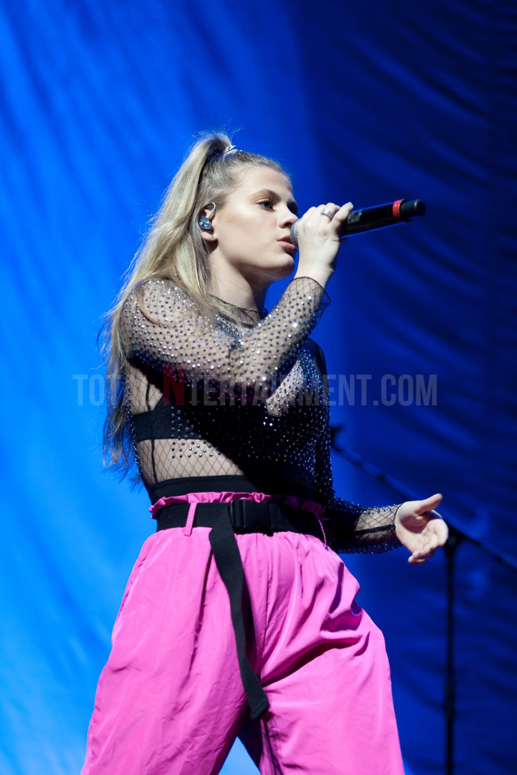 Keelie Walker, Westlife, First Direct Arena, Leeds, TotalNtertainment, Jo Forrest, Review