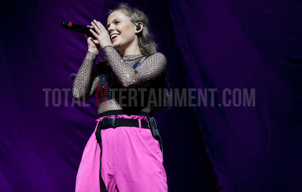 Keelie Walker, Westlife, First Direct Arena, Leeds, TotalNtertainment, Jo Forrest, Review
