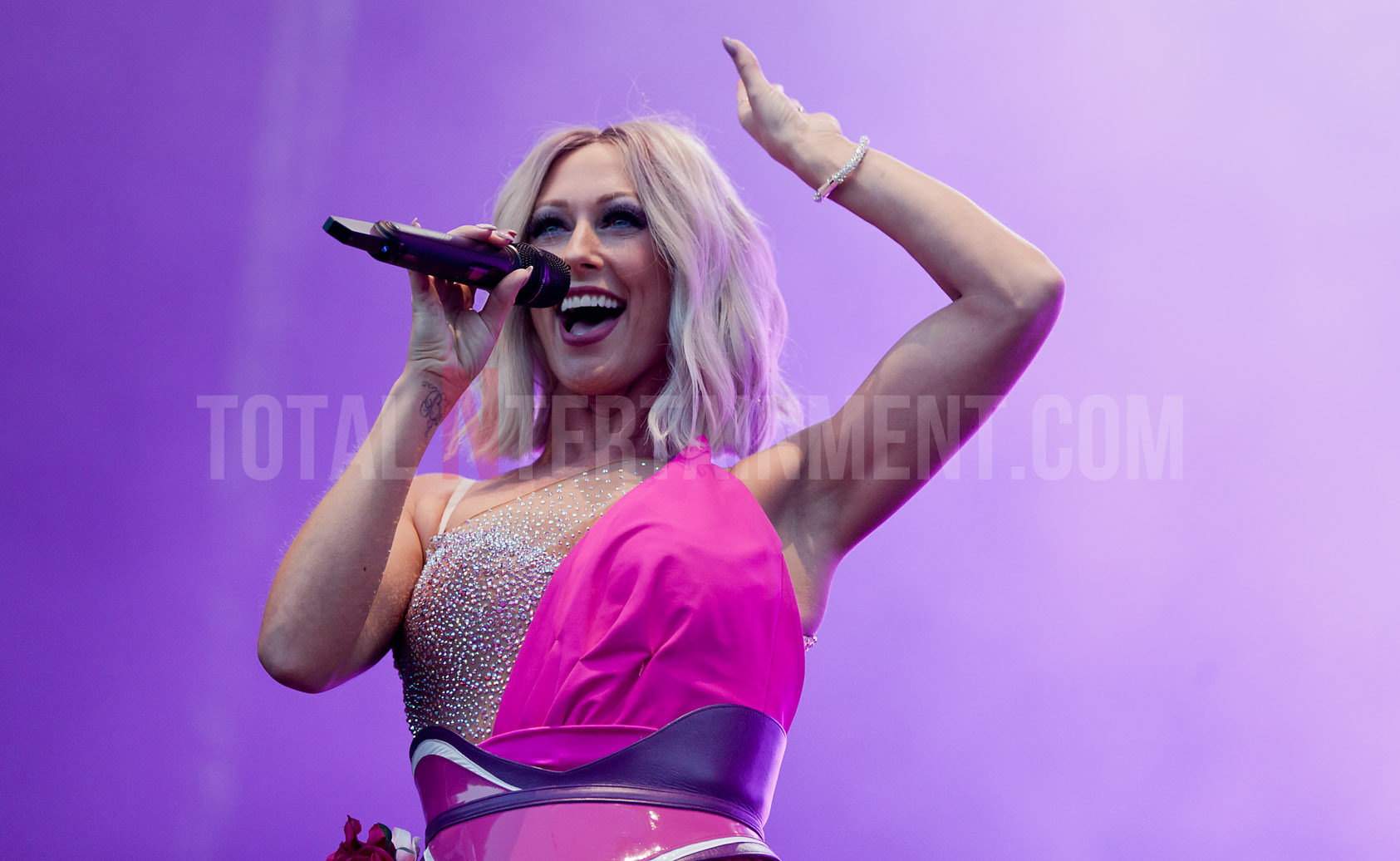 Steps, Scarborough, Jo Forrest, Open Air Theatre, TotalNtertainment, review